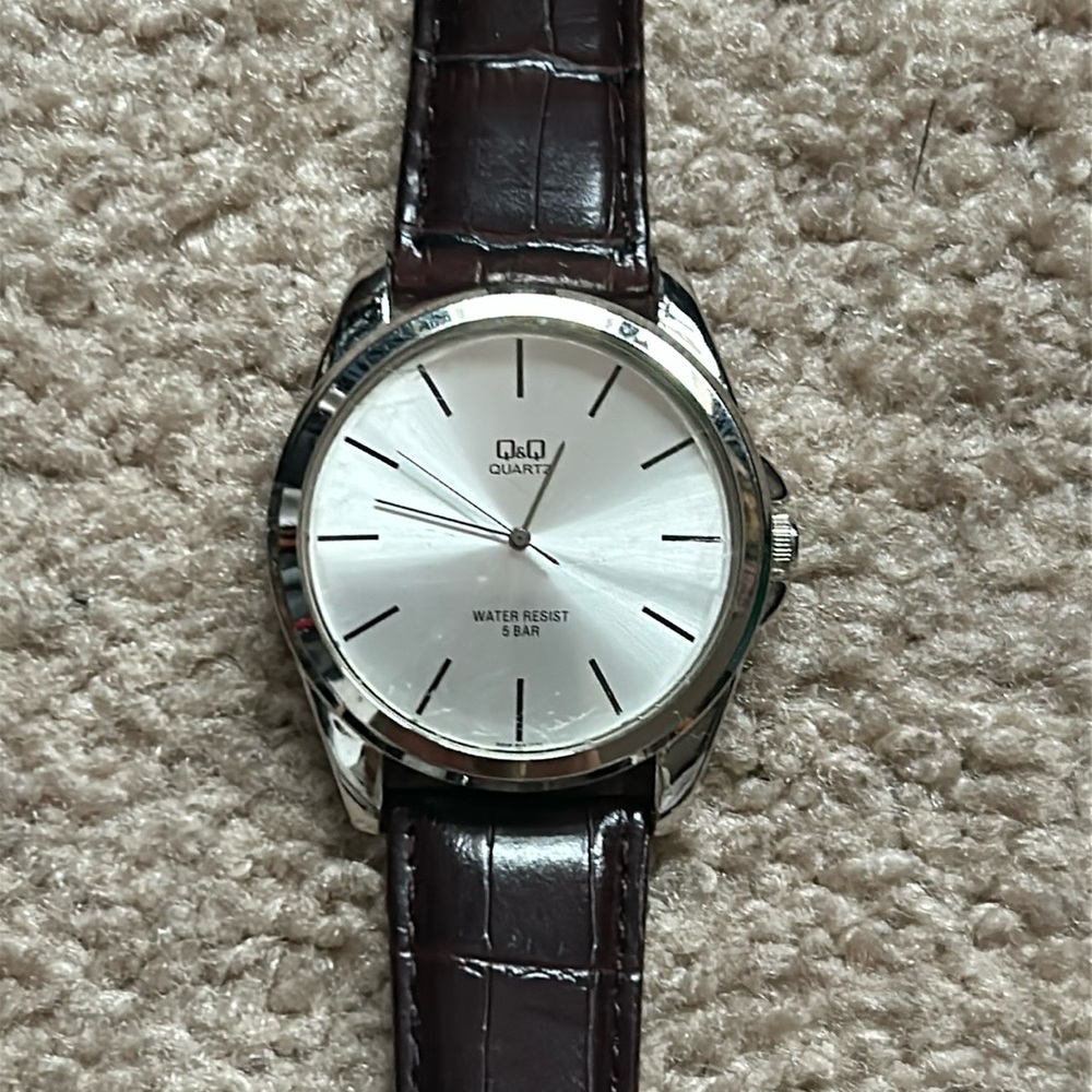 Q&Q unisex vintage‎ brown/silver adjustable wristwatch one size